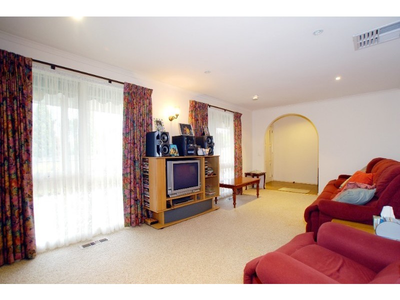 7 Cooper Road, Rowville VIC 3178