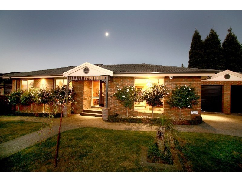 8 Turramurra Drive, Rowville VIC 3178