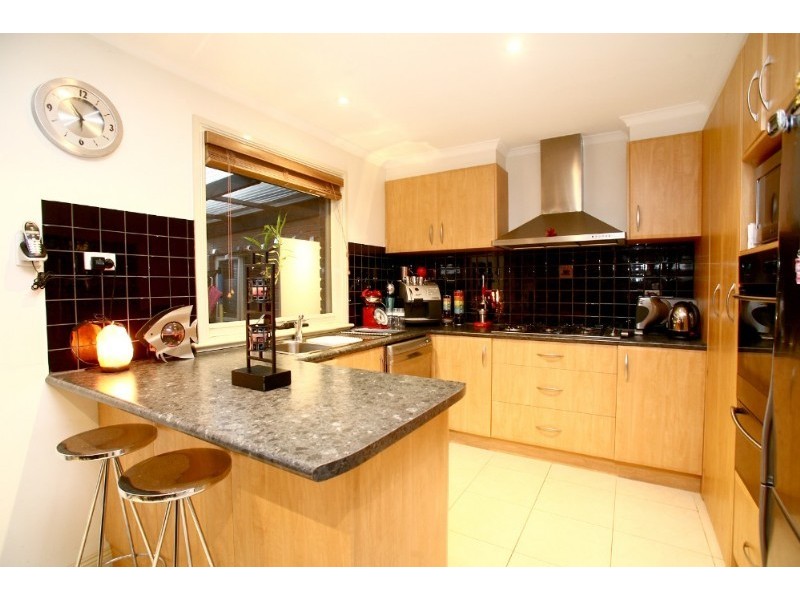 8 Turramurra Drive, Rowville VIC 3178