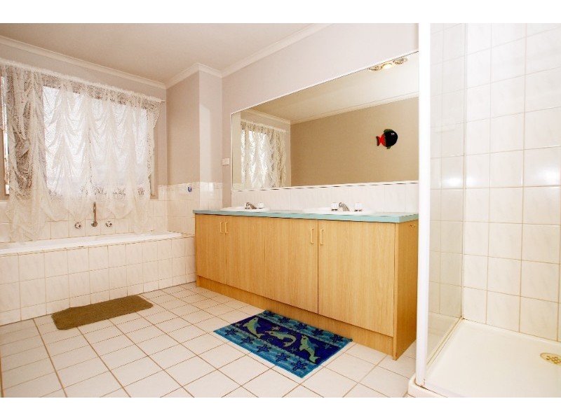 5 Landsborough Avenue, Rowville VIC 3178