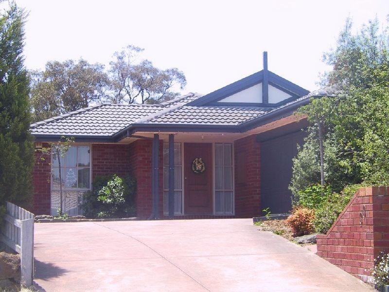 33 Pitfield Crescent, Rowville VIC 3178