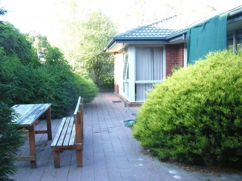 33 Pitfield Crescent, Rowville VIC 3178