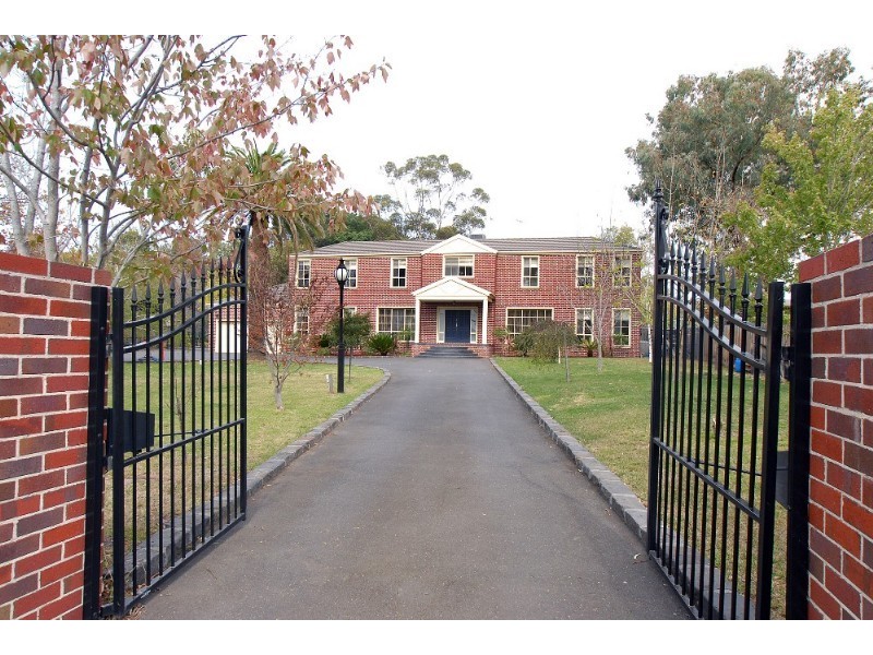 8 Norris Road, Rowville VIC 3178