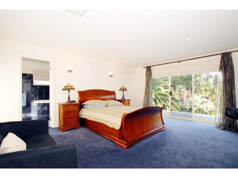 8 Norris Road, Rowville VIC 3178