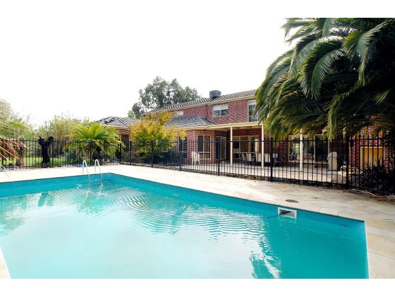 8 Norris Road, Rowville VIC 3178