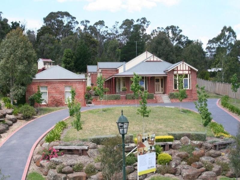 13 Forrest Hill Grove, Lysterfield South VIC 3156