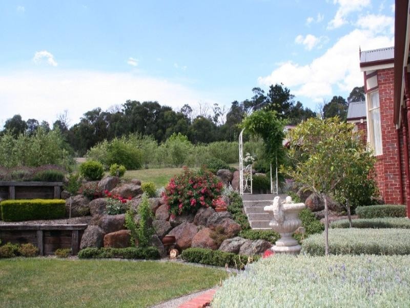 13 Forrest Hill Grove, Lysterfield South VIC 3156