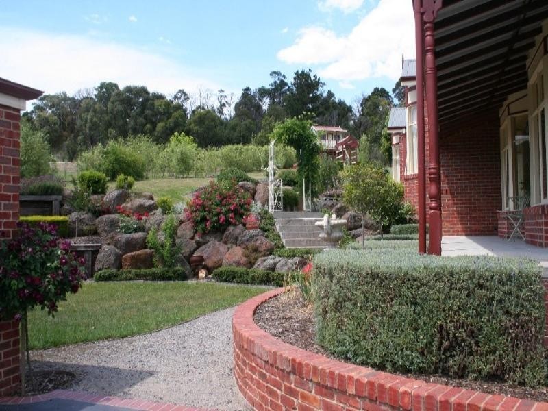 13 Forrest Hill Grove, Lysterfield South VIC 3156