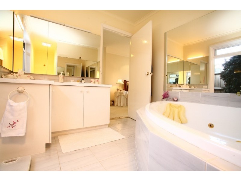 19 Murray Crescent, Rowville VIC 3178