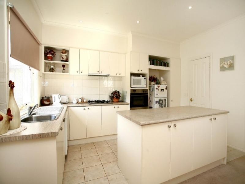 4 Parklane Way, Rowville VIC 3178