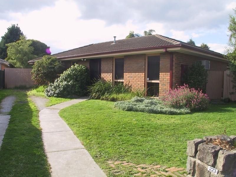 223 Dandelion Drive, Rowville VIC 3178