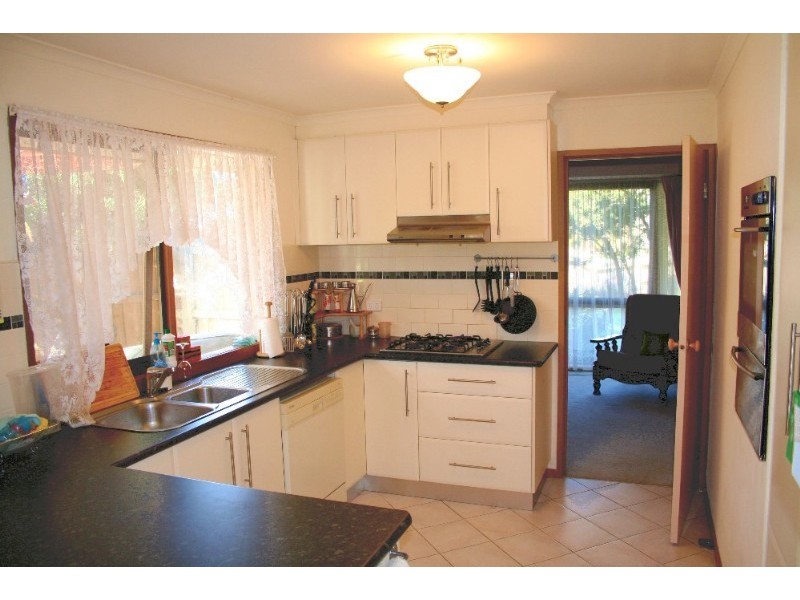 7 Lakesfield Drive, Rowville VIC 3178