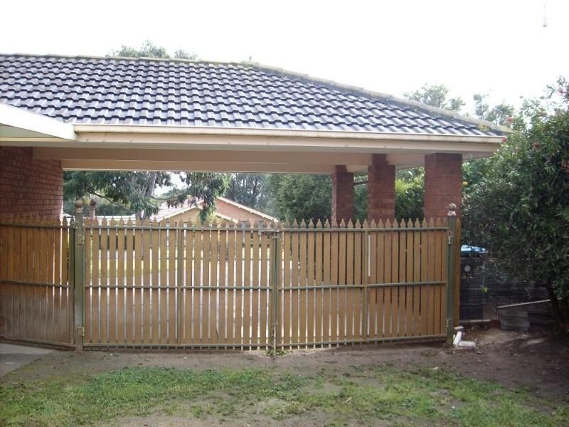 4 Eggleton Rise, Rowville VIC 3178