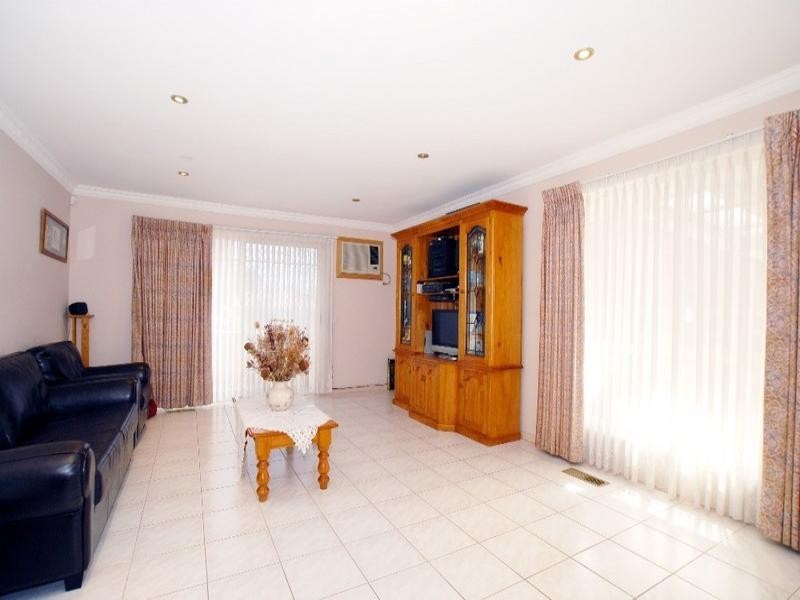 42 Turramurra Drive, Rowville VIC 3178