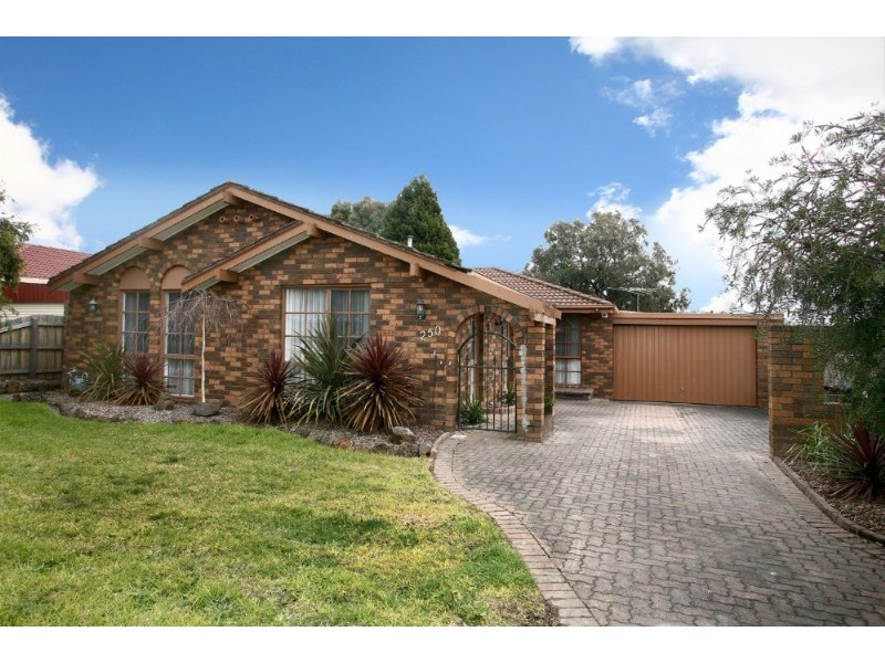 250 Dandelion Drive, Rowville VIC 3178