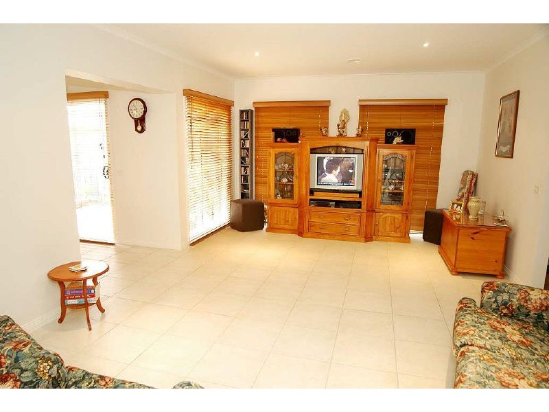 64 Sovereign Manors, Rowville VIC 3178