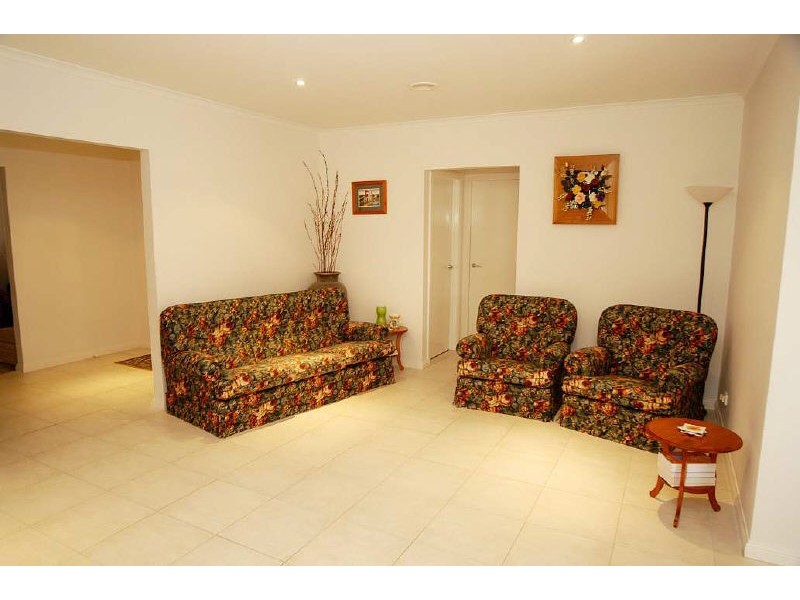 64 Sovereign Manors, Rowville VIC 3178