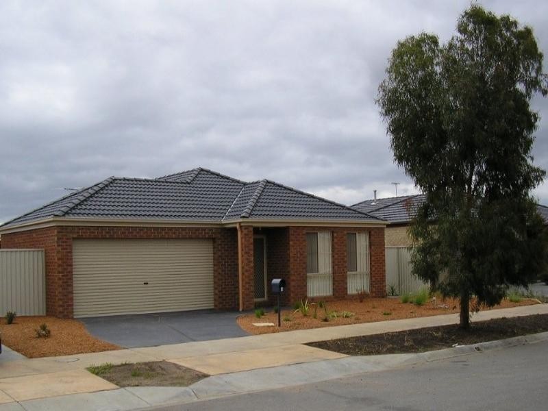 4 Tyrell Place, Pakenham VIC 3810