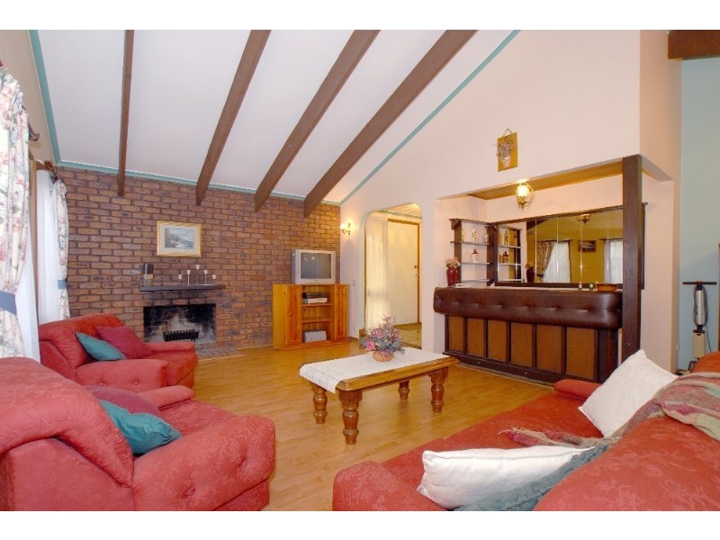 8 Bridgewater Way, Rowville VIC 3178