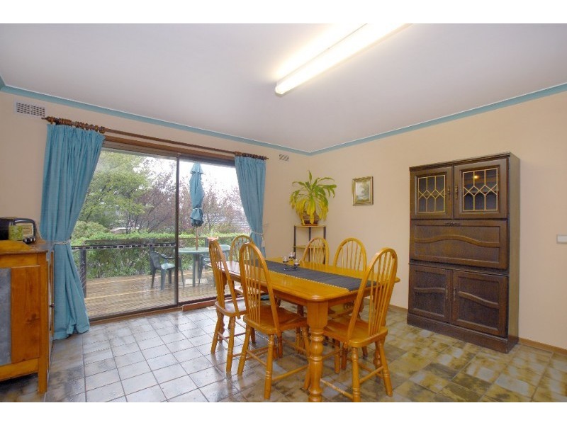 8 Bridgewater Way, Rowville VIC 3178