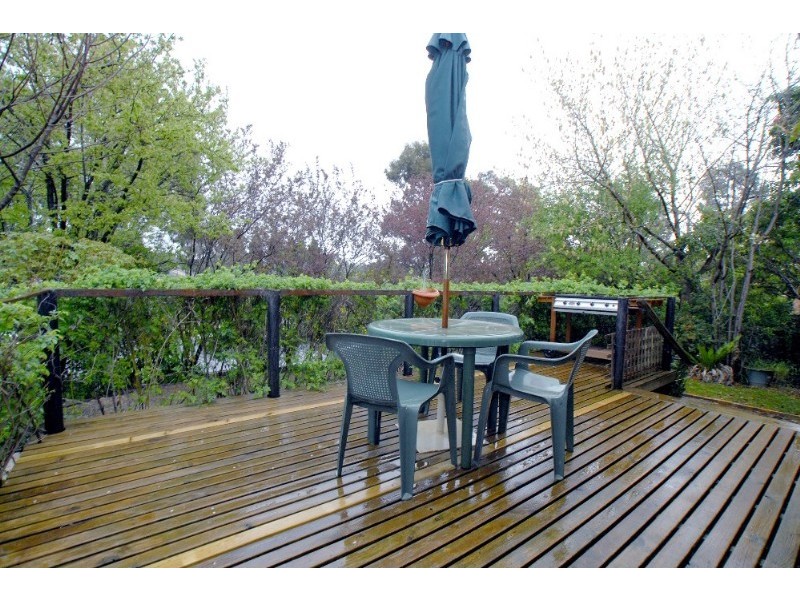 8 Bridgewater Way, Rowville VIC 3178