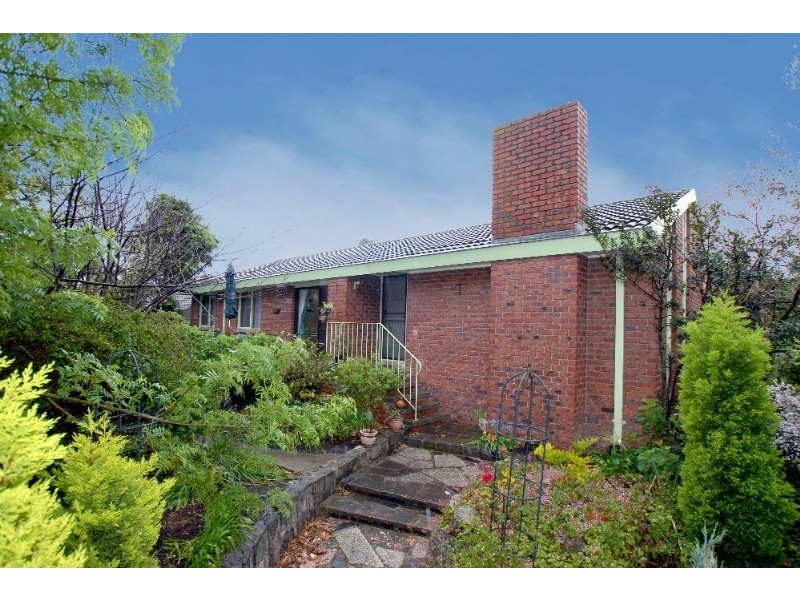 8 Bridgewater Way, Rowville VIC 3178