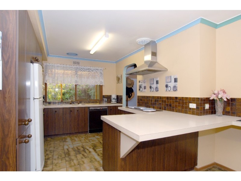 8 Bridgewater Way, Rowville VIC 3178