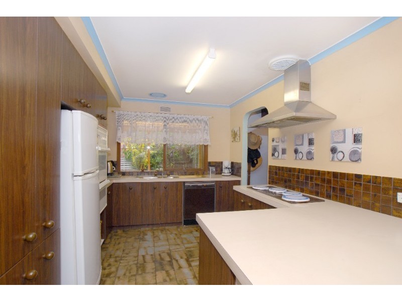 8 Bridgewater Way, Rowville VIC 3178