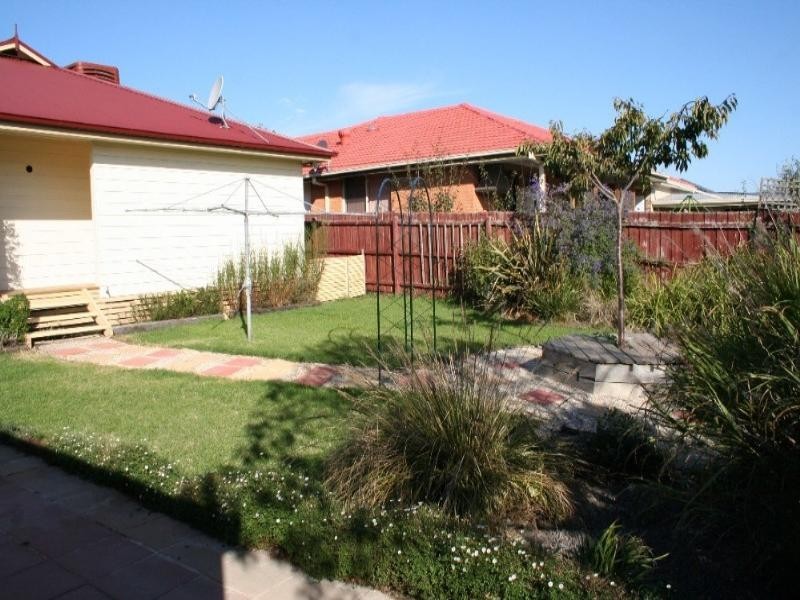 25 Latona Avenue, Knoxfield VIC 3180