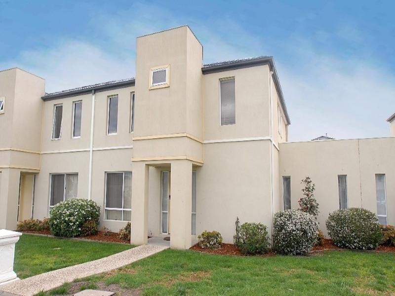 103 Sovereign Manors Crescent, Rowville VIC 3178
