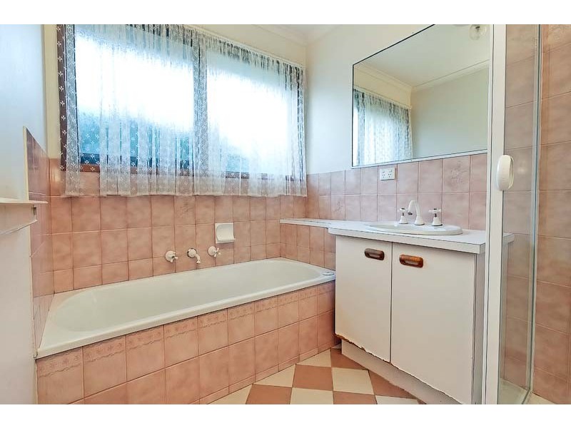 40 Denton Drive, Endeavour Hills VIC 3802