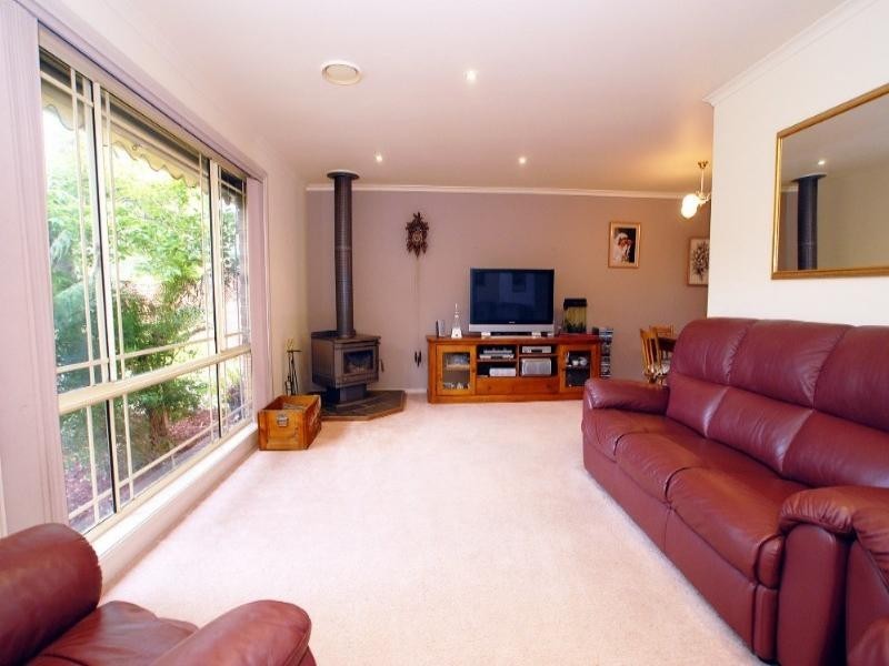 18 Longwood Close, Rowville VIC 3178