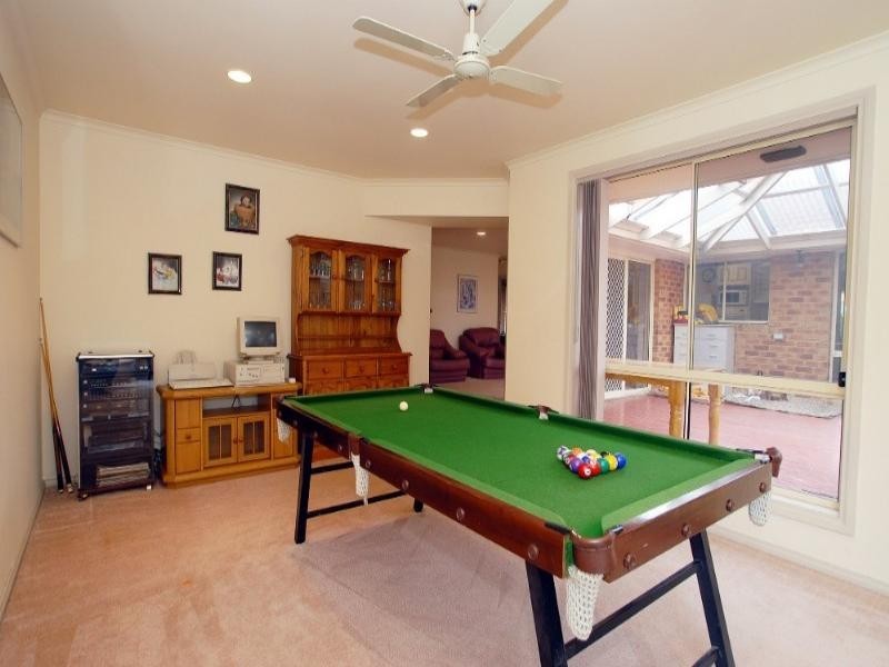 18 Longwood Close, Rowville VIC 3178