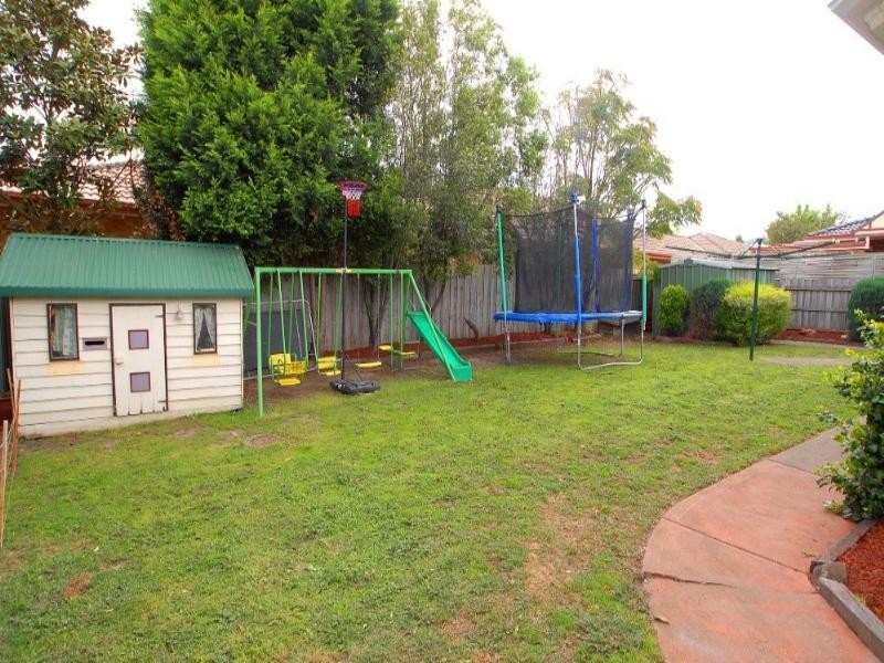 18 Longwood Close, Rowville VIC 3178