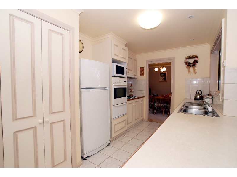 18 Longwood Close, Rowville VIC 3178