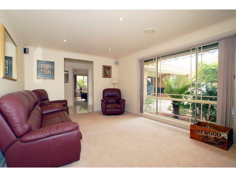 18 Longwood Close, Rowville VIC 3178