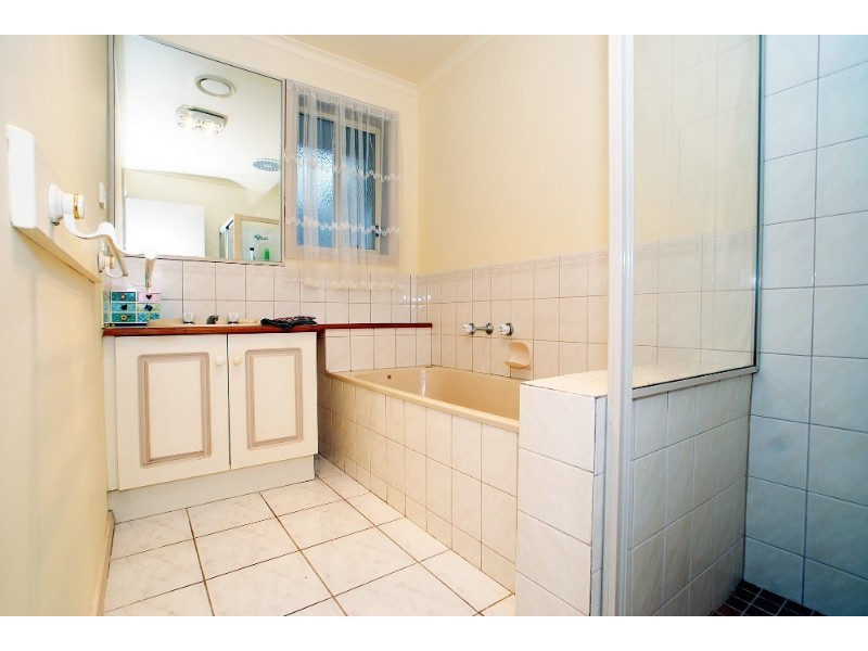 18 Longwood Close, Rowville VIC 3178