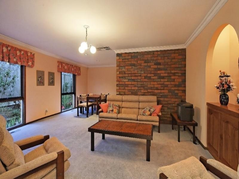 8 Erie Avenue, Rowville VIC 3178