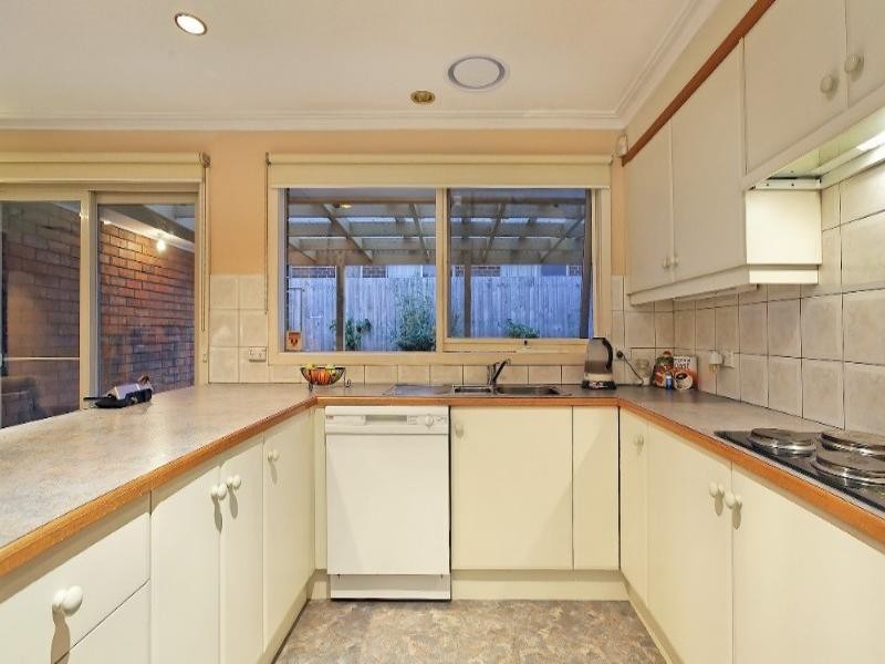 8 Erie Avenue, Rowville VIC 3178