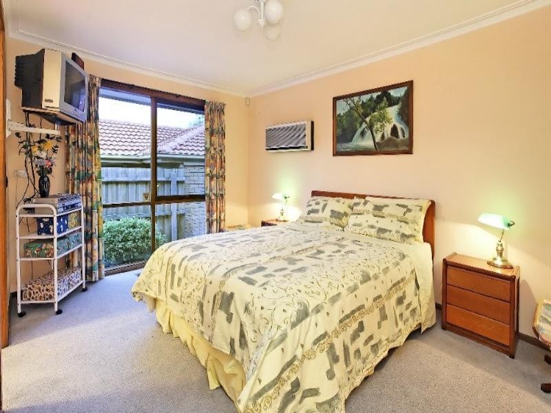 8 Erie Avenue, Rowville VIC 3178