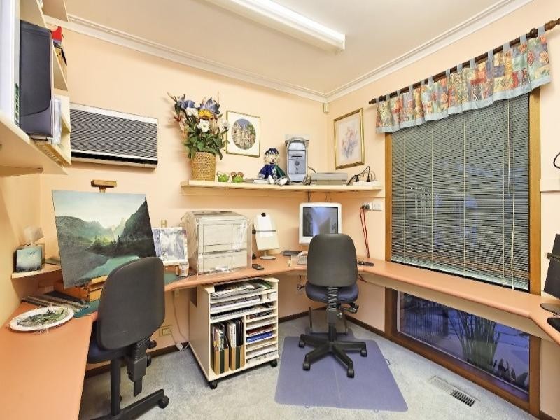 8 Erie Avenue, Rowville VIC 3178