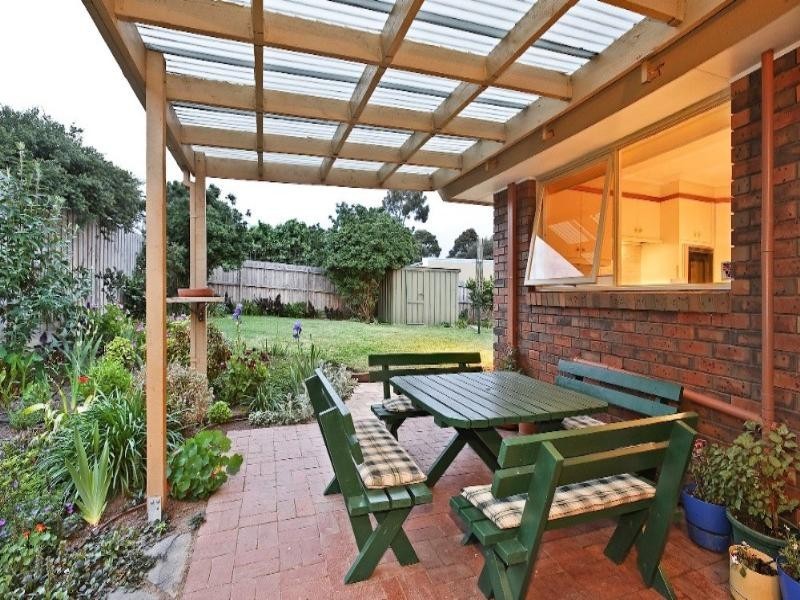 8 Erie Avenue, Rowville VIC 3178