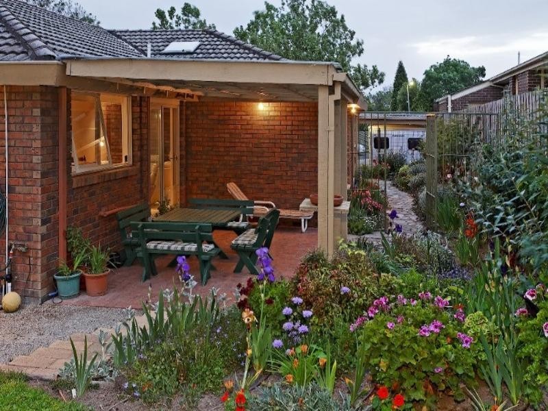 8 Erie Avenue, Rowville VIC 3178