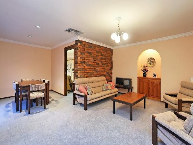 8 Erie Avenue, Rowville VIC 3178