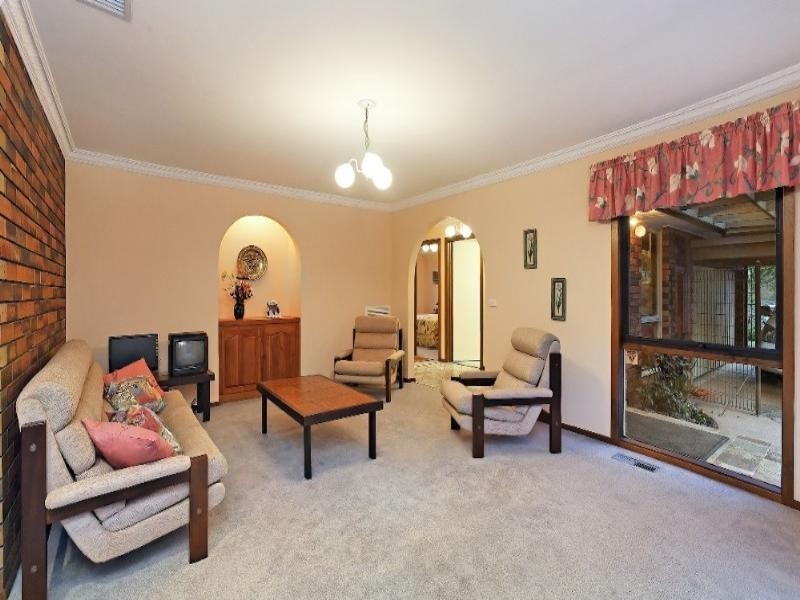 8 Erie Avenue, Rowville VIC 3178