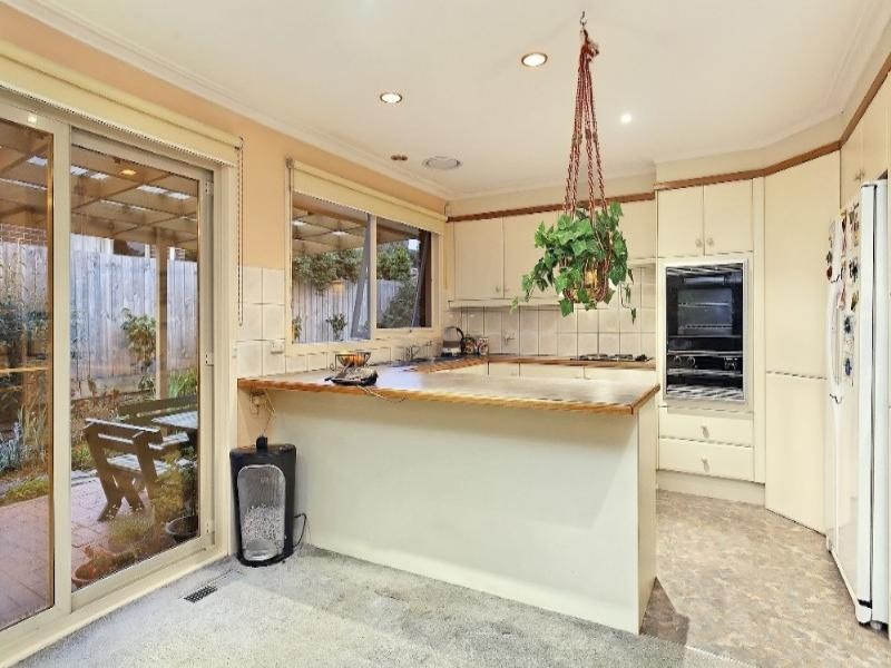 8 Erie Avenue, Rowville VIC 3178