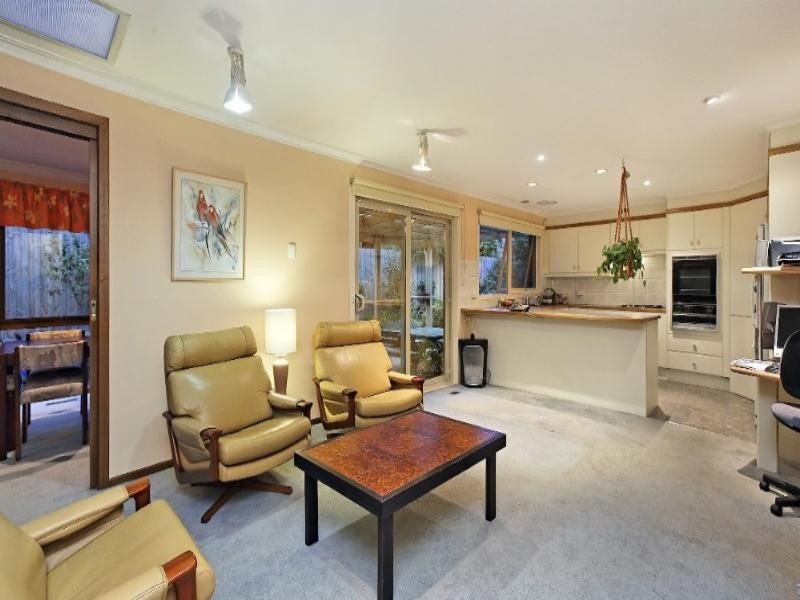 8 Erie Avenue, Rowville VIC 3178