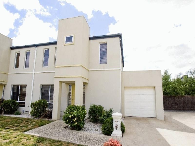 117 Sovereign Manors Crescent, Rowville VIC 3178