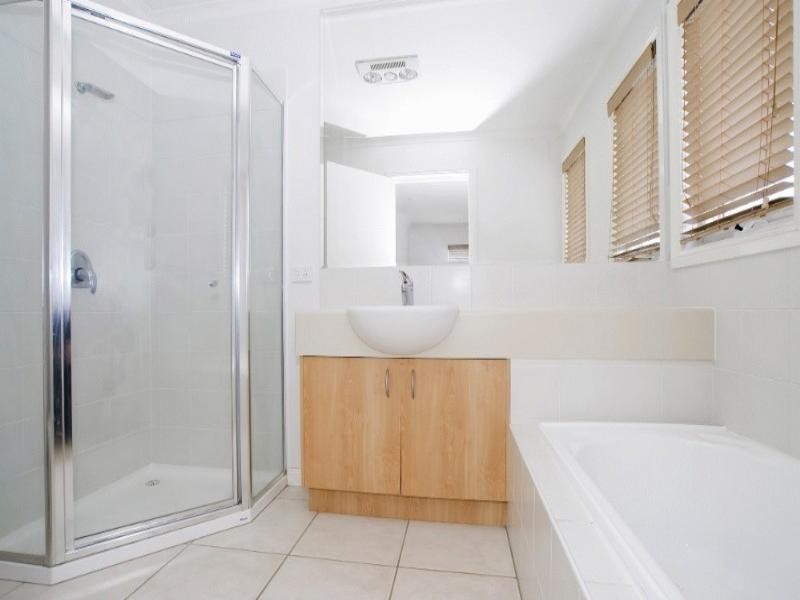 117 Sovereign Manors Crescent, Rowville VIC 3178