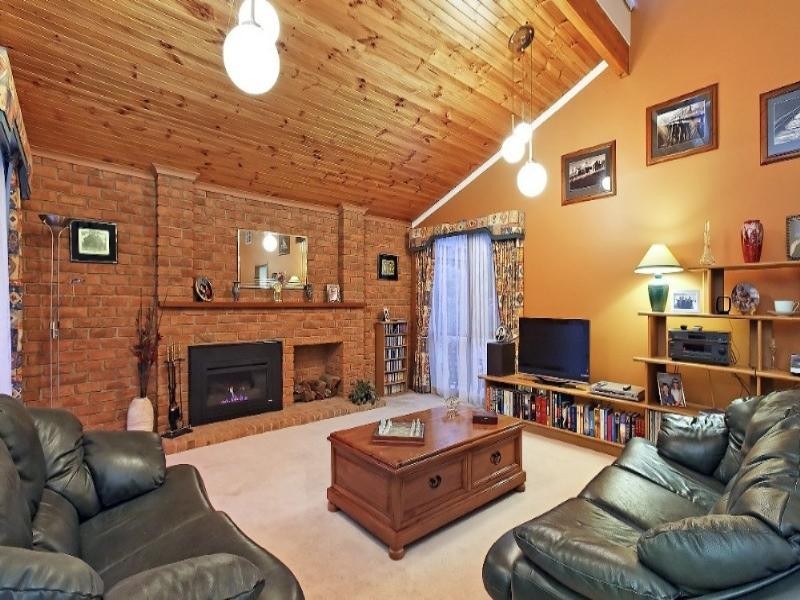 10 Robina Court, Rowville VIC 3178